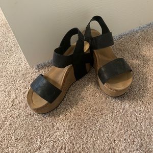 Black, size 8.5, pierre Dumas wedges!